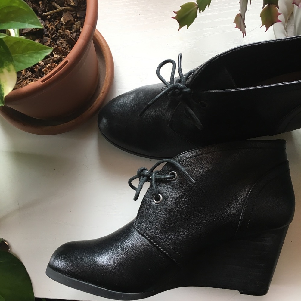 Lucky Brand Swayze wedge booties in black, size 8